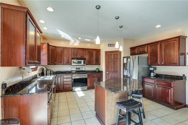 8493 Deacon Avenue NW, North Canton, OH 44720