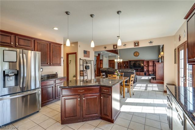 8493 Deacon Avenue NW, North Canton, OH 44720