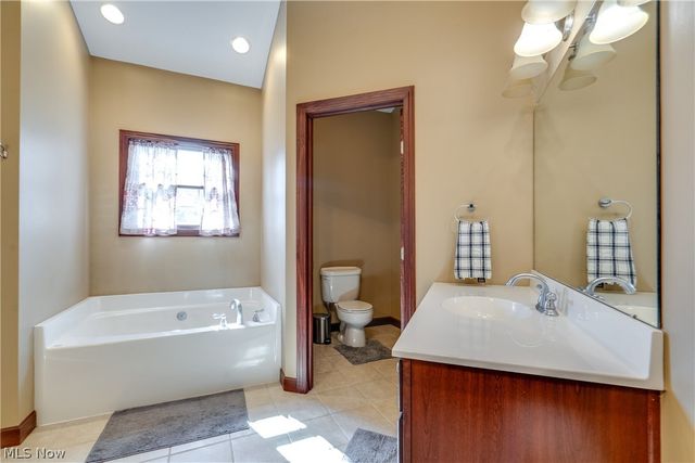 8493 Deacon Avenue NW, North Canton, OH 44720