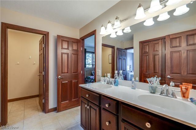 8493 Deacon Avenue NW, North Canton, OH 44720