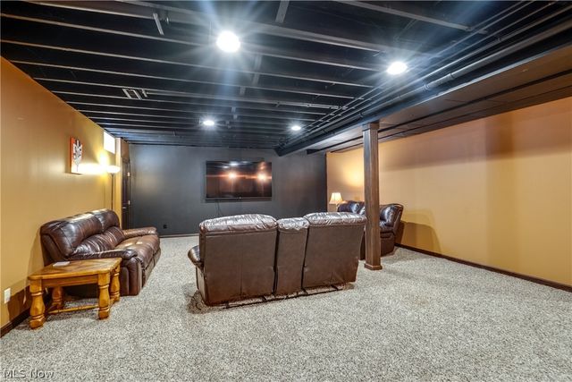 8493 Deacon Avenue NW, North Canton, OH 44720