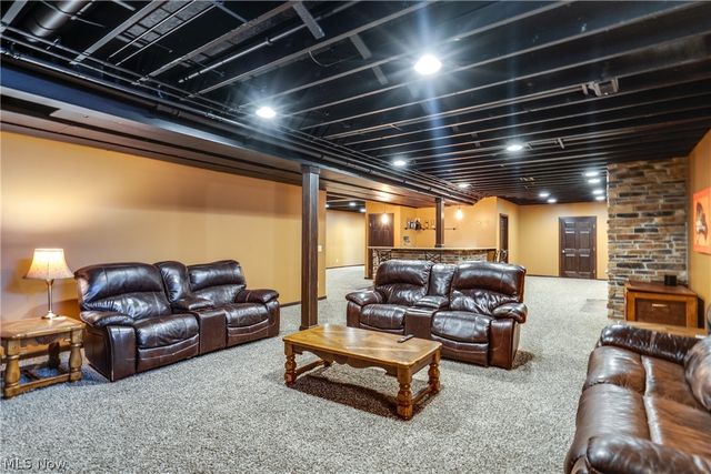 8493 Deacon Avenue NW, North Canton, OH 44720