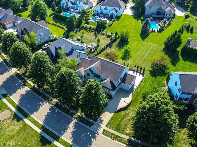 8493 Deacon Avenue NW, North Canton, OH 44720