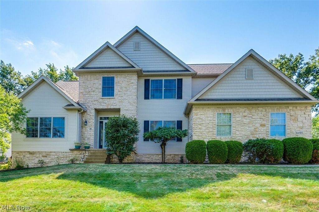 8493 Deacon Avenue NW, North Canton, OH 44720