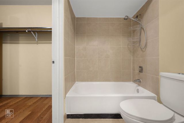 107 W Elk Trail 106, Carol Stream, IL 60188