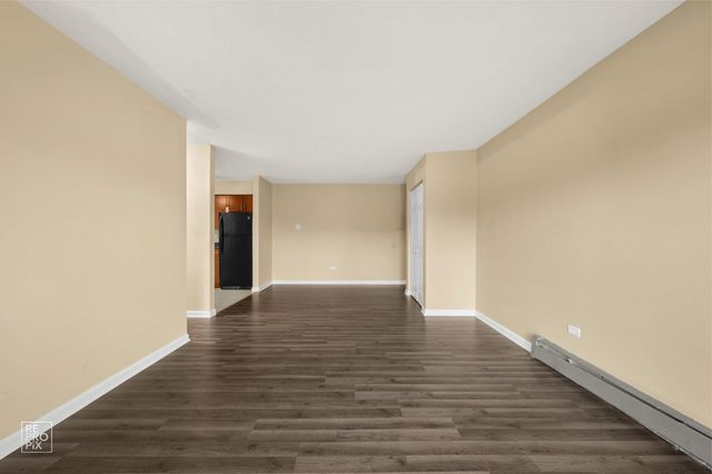 107 W Elk Trail 106, Carol Stream, IL 60188