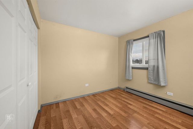 107 W Elk Trail 106, Carol Stream, IL 60188