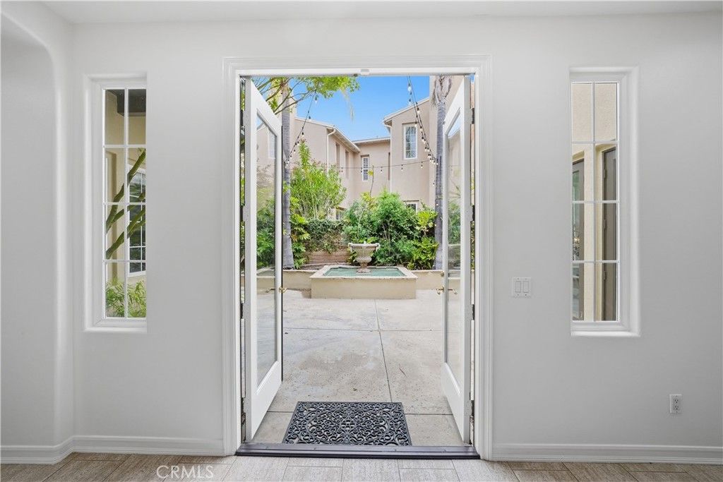 Image 12 of property listing at 26911 Beverly Glen Court, Valencia, CA 91355