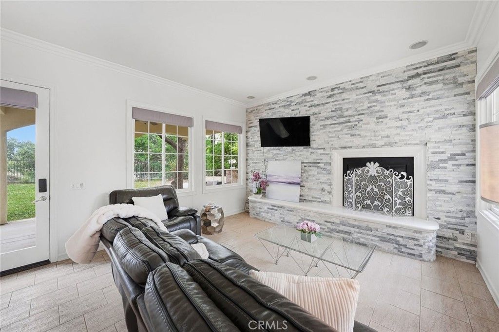 Image 14 of property listing at 26911 Beverly Glen Court, Valencia, CA 91355