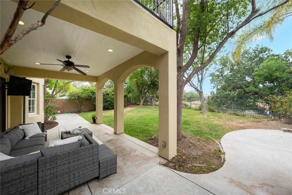 Image 15 of property listing at 26911 Beverly Glen Court, Valencia, CA 91355