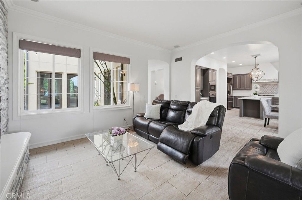 Image 18 of property listing at 26911 Beverly Glen Court, Valencia, CA 91355