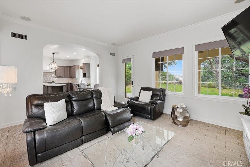 Image 19 of property listing at 26911 Beverly Glen Court, Valencia, CA 91355