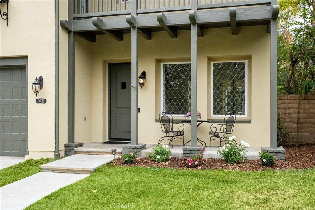 Image 2 of property listing at 26911 Beverly Glen Court, Valencia, CA 91355