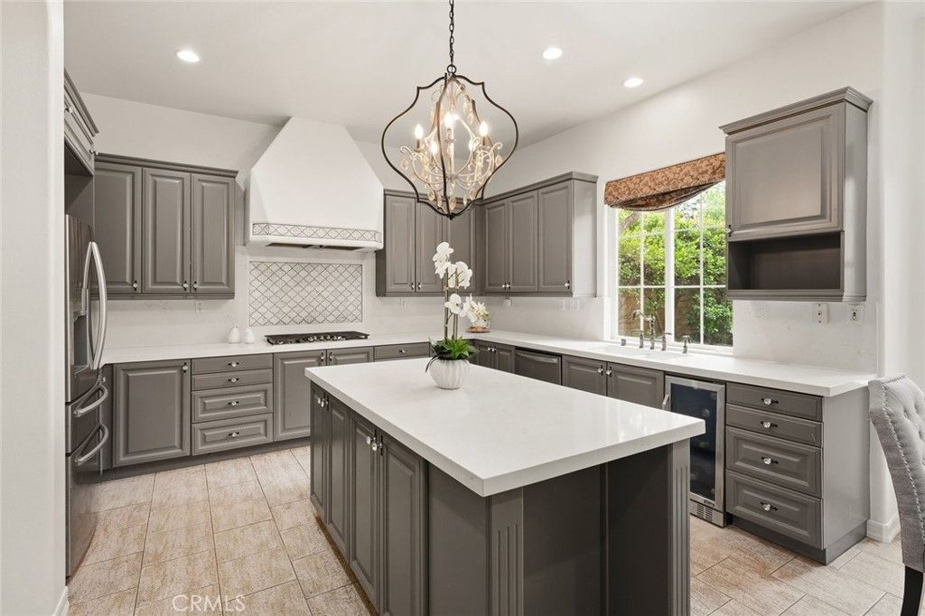 Image 20 of property listing at 26911 Beverly Glen Court, Valencia, CA 91355