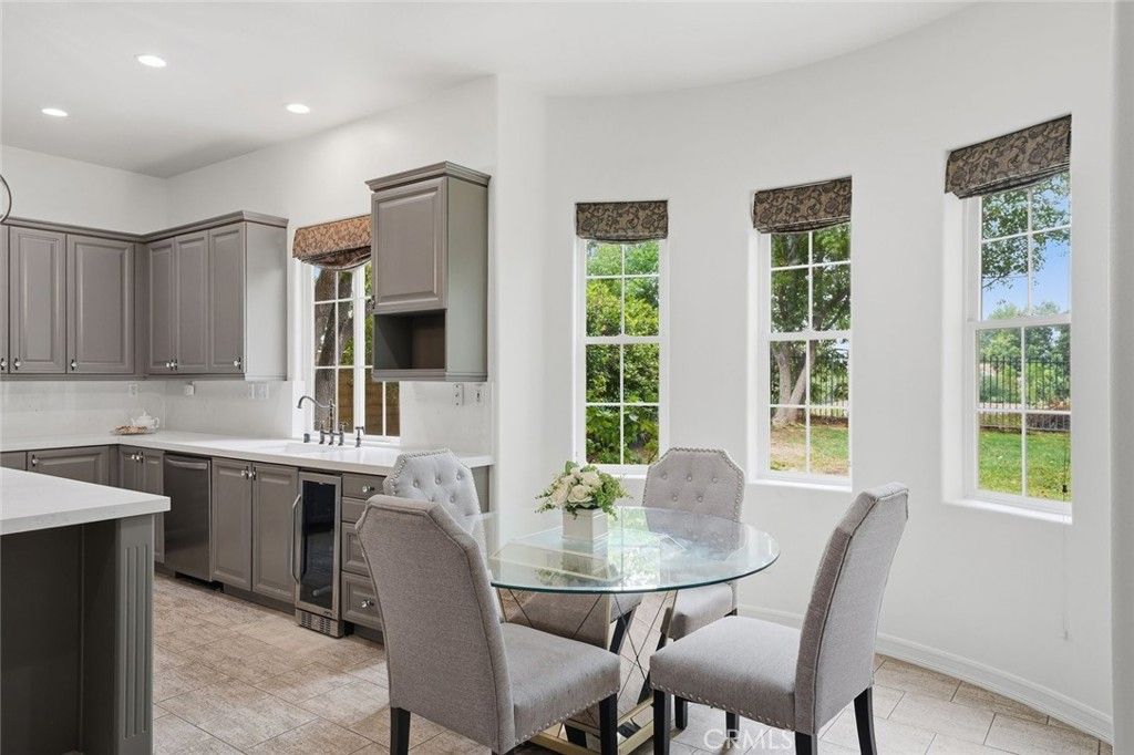 Image 22 of property listing at 26911 Beverly Glen Court, Valencia, CA 91355