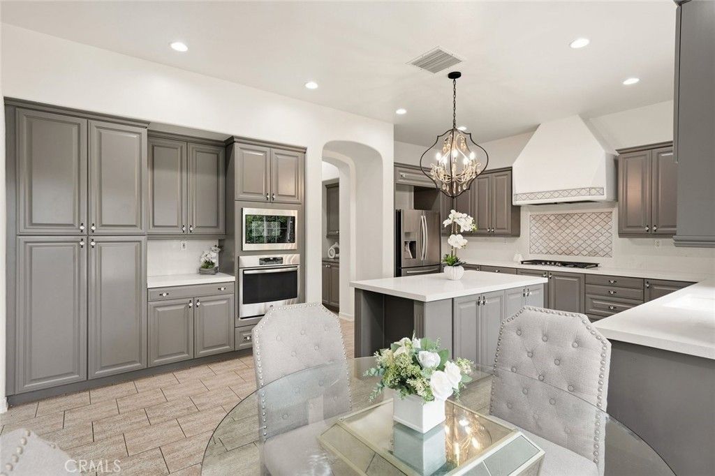 Image 24 of property listing at 26911 Beverly Glen Court, Valencia, CA 91355