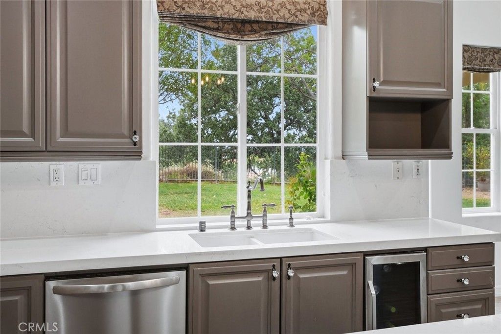 Image 26 of property listing at 26911 Beverly Glen Court, Valencia, CA 91355