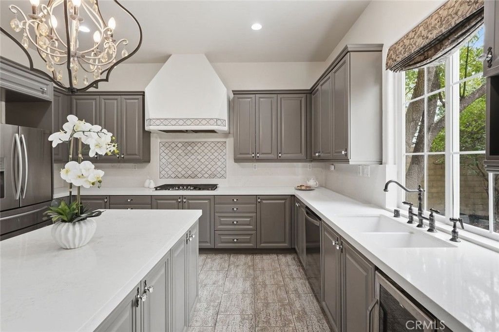 Image 27 of property listing at 26911 Beverly Glen Court, Valencia, CA 91355