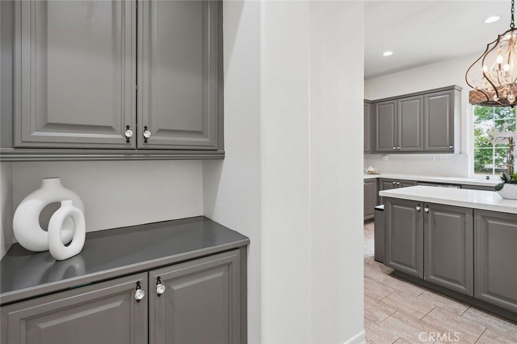 Image 28 of property listing at 26911 Beverly Glen Court, Valencia, CA 91355