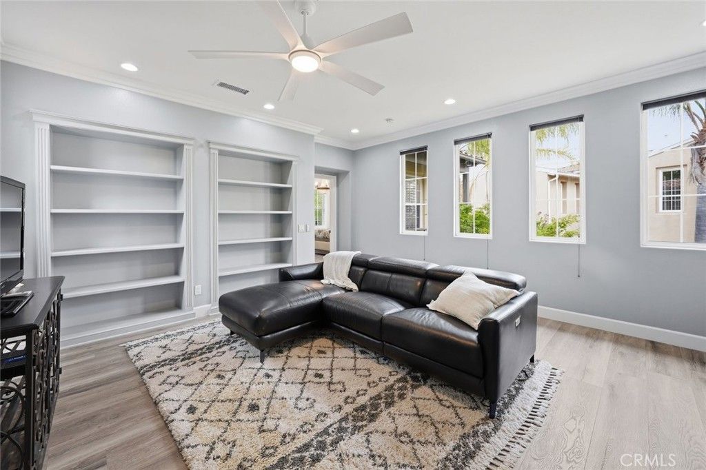 Image 34 of property listing at 26911 Beverly Glen Court, Valencia, CA 91355