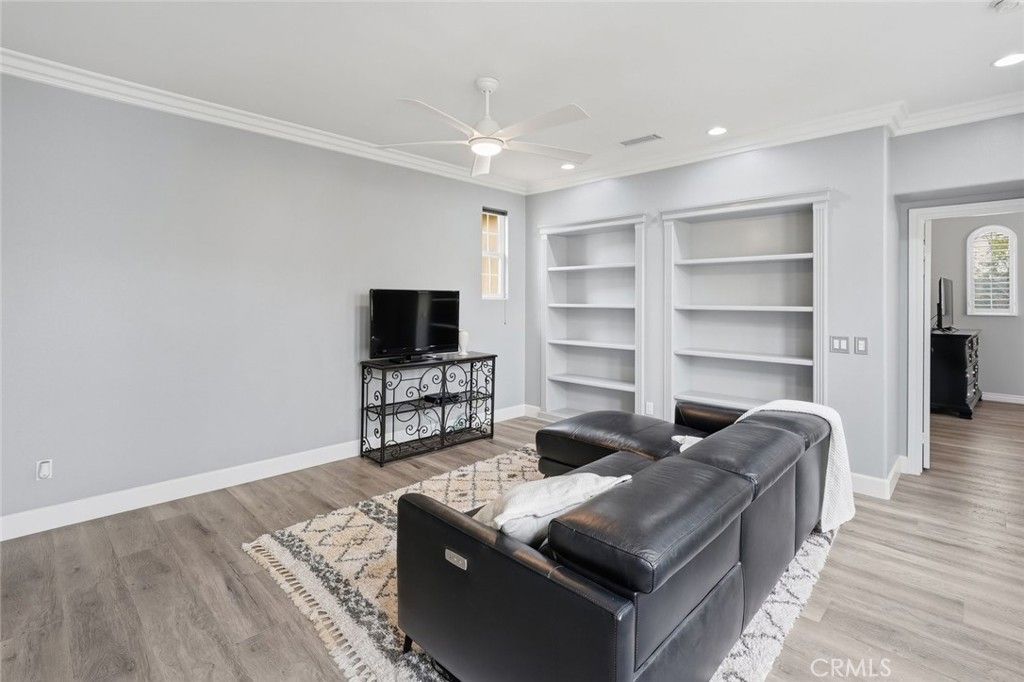 Image 35 of property listing at 26911 Beverly Glen Court, Valencia, CA 91355