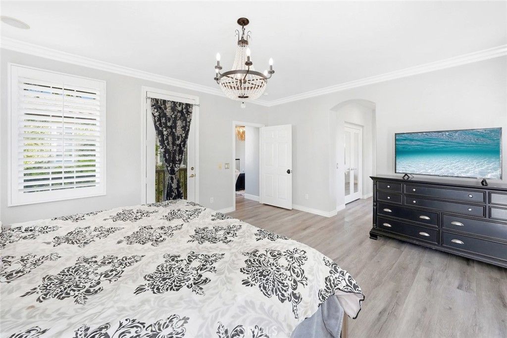 Image 37 of property listing at 26911 Beverly Glen Court, Valencia, CA 91355