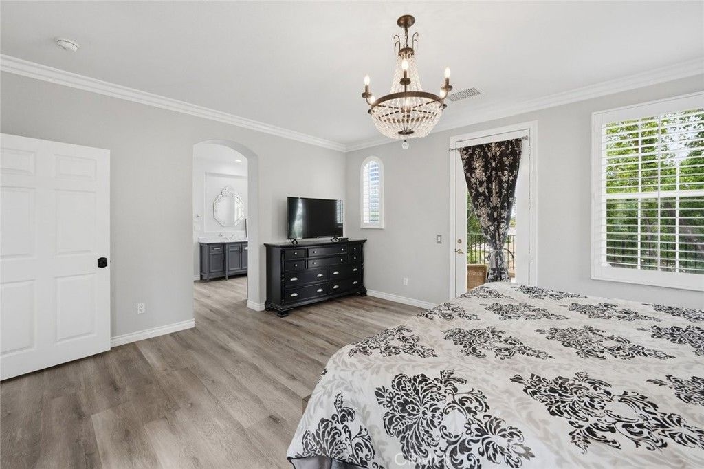 Image 38 of property listing at 26911 Beverly Glen Court, Valencia, CA 91355
