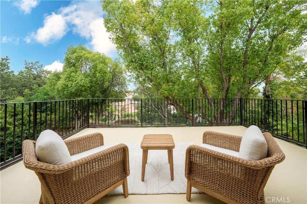 Image 39 of property listing at 26911 Beverly Glen Court, Valencia, CA 91355