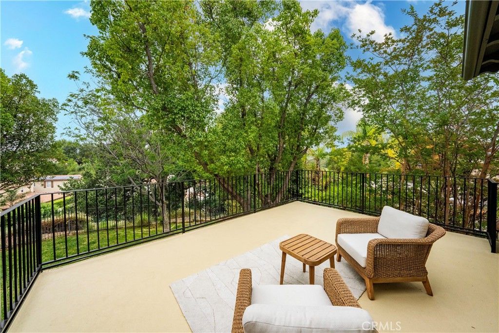 Image 40 of property listing at 26911 Beverly Glen Court, Valencia, CA 91355