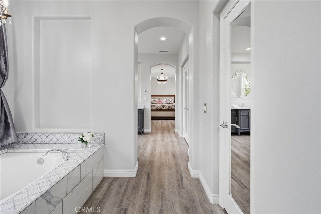 Image 44 of property listing at 26911 Beverly Glen Court, Valencia, CA 91355