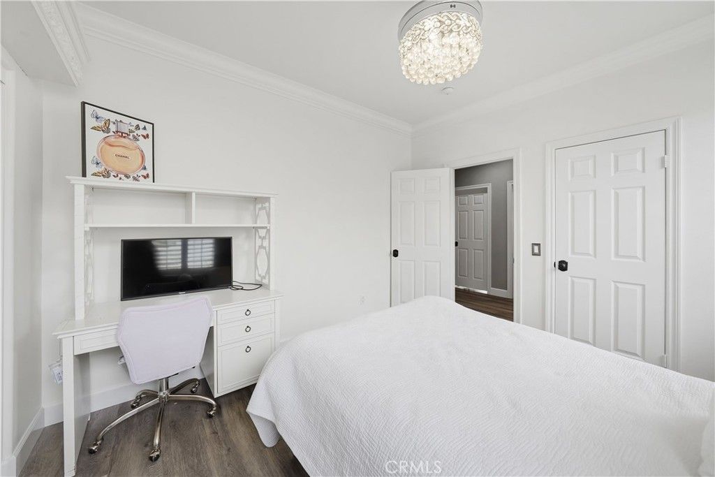 Image 46 of property listing at 26911 Beverly Glen Court, Valencia, CA 91355