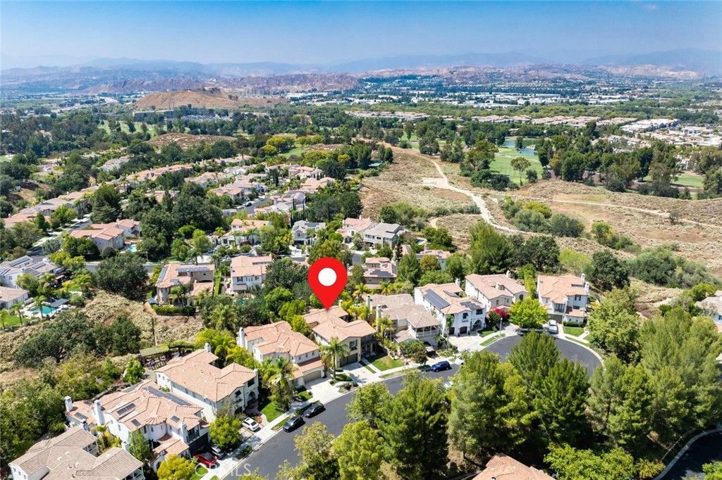 Image 5 of property listing at 26911 Beverly Glen Court, Valencia, CA 91355