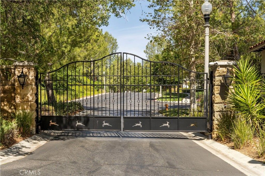 Image 71 of property listing at 26911 Beverly Glen Court, Valencia, CA 91355