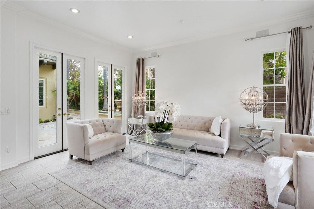 Image 8 of property listing at 26911 Beverly Glen Court, Valencia, CA 91355