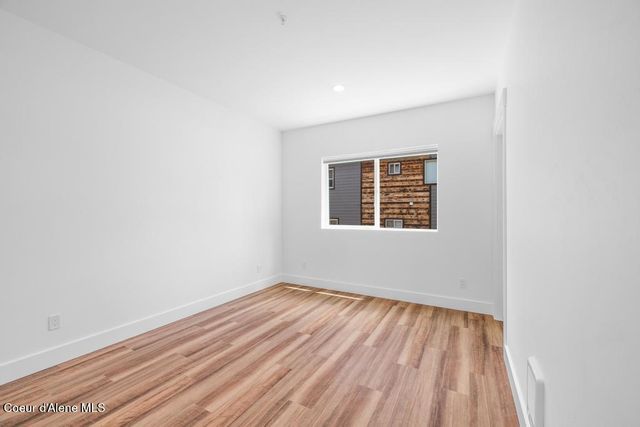 50 Carnelian Ave, 203, Ponderay, ID 83852