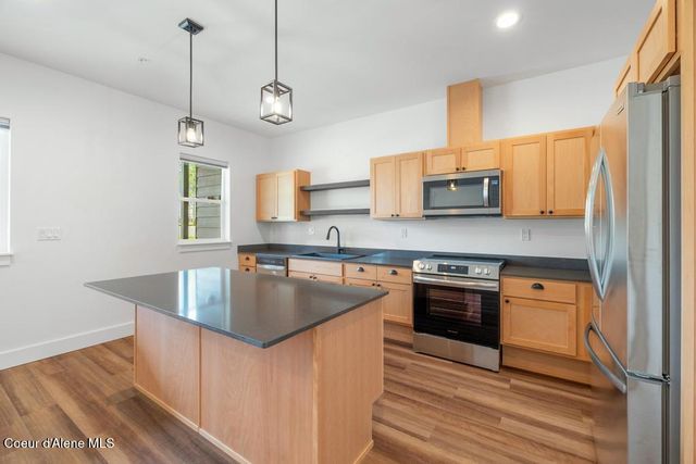 50 Carnelian Ave, 203, Ponderay, ID 83852