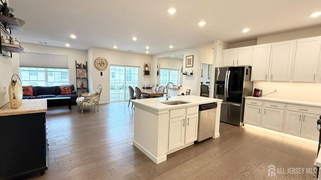 542 Lorhan Drive, Piscataway, NJ 08854