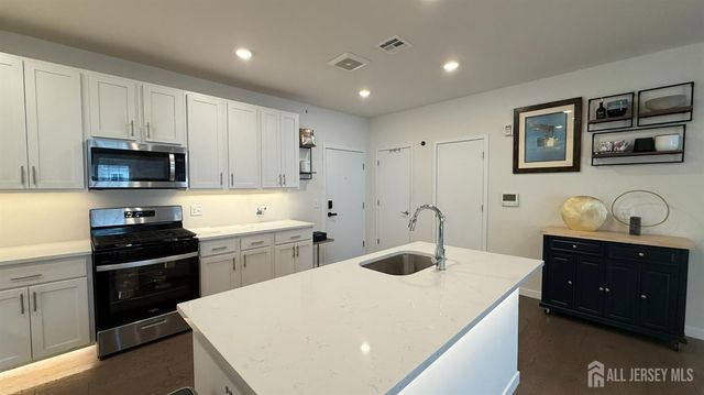 542 Lorhan Drive, Piscataway, NJ 08854