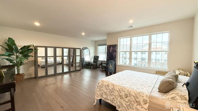 542 Lorhan Drive, Piscataway, NJ 08854
