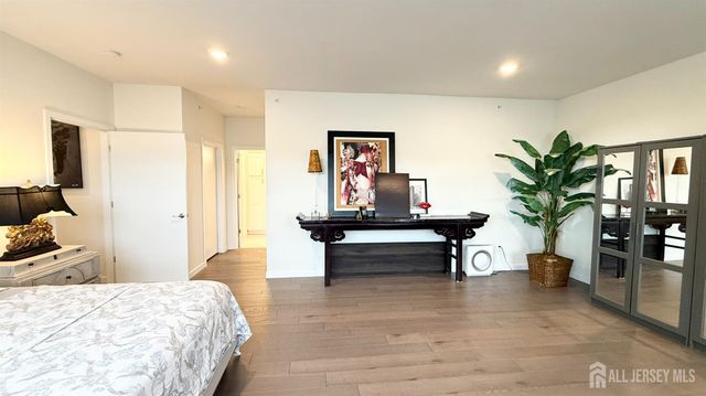 542 Lorhan Drive, Piscataway, NJ 08854