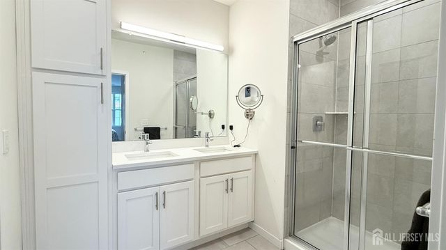 542 Lorhan Drive, Piscataway, NJ 08854