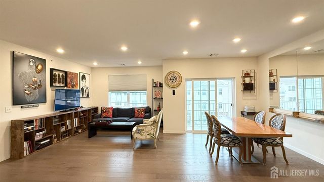 542 Lorhan Drive, Piscataway, NJ 08854