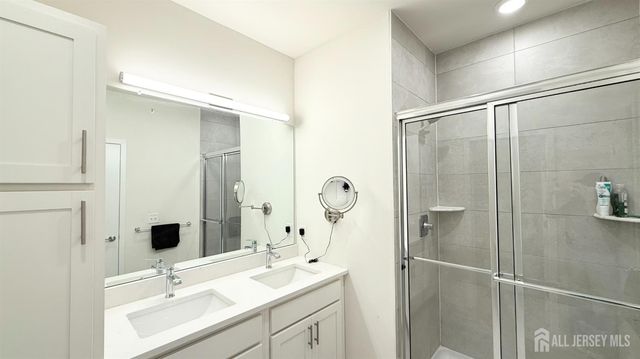 542 Lorhan Drive, Piscataway, NJ 08854