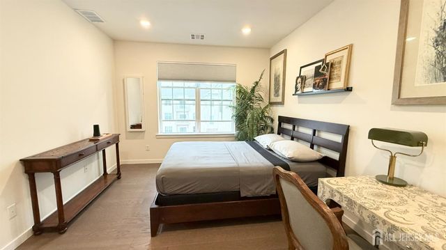 542 Lorhan Drive, Piscataway, NJ 08854