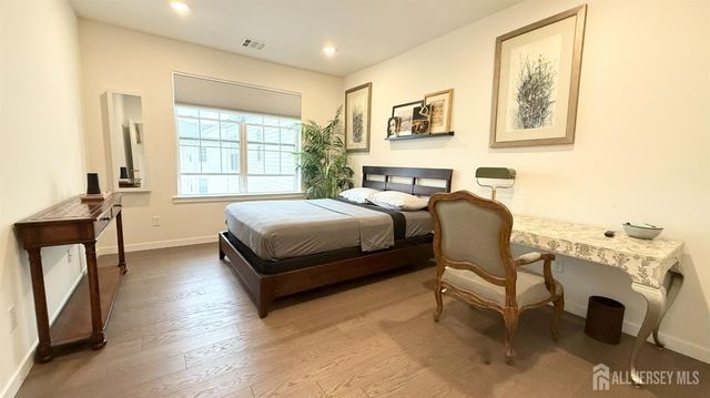 542 Lorhan Drive, Piscataway, NJ 08854