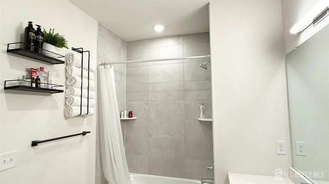 542 Lorhan Drive, Piscataway, NJ 08854