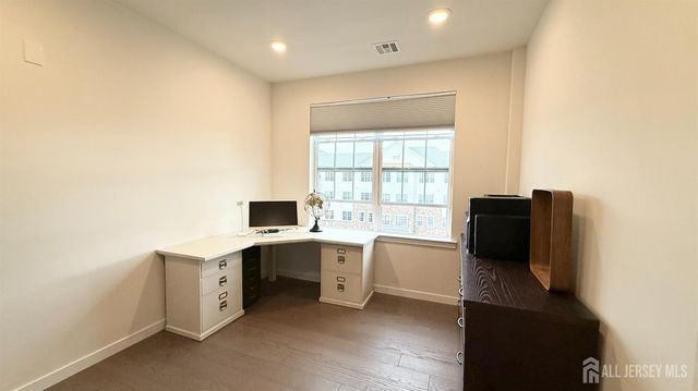 542 Lorhan Drive, Piscataway, NJ 08854