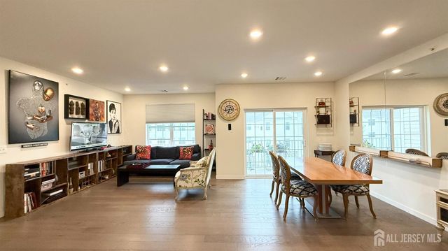 542 Lorhan Drive, Piscataway, NJ 08854