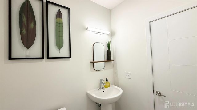 542 Lorhan Drive, Piscataway, NJ 08854