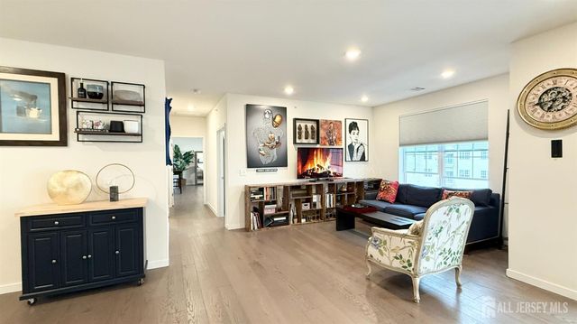 542 Lorhan Drive, Piscataway, NJ 08854